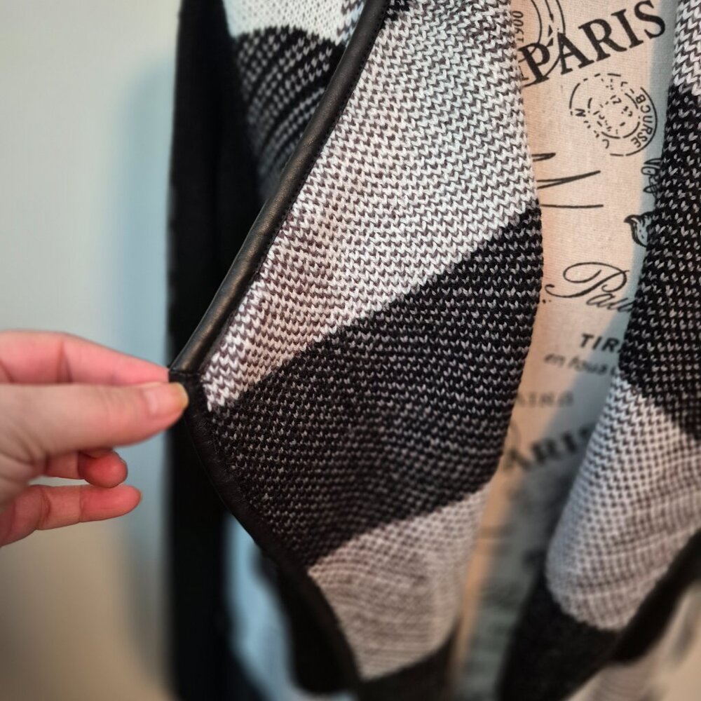 Open Style Sweater - Picture 3 of 9